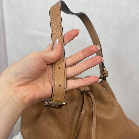 Michael Kors Jules Large Shoulder Bucket Bag - Picture 7 of 16